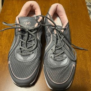 Tula sky walk tennis shoes. Excellent condition!!